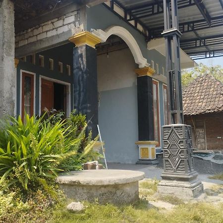 Hellsel Homestay Lamongan エクステリア 写真