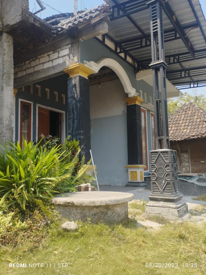 Hellsel Homestay Lamongan エクステリア 写真